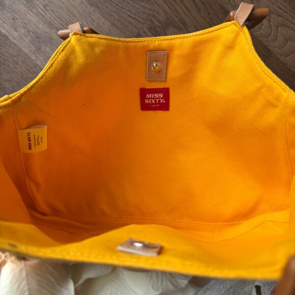 Vintage Miss Sixty Wicker Bag with Flowers & Yellow Trim - Picture 11 of 13